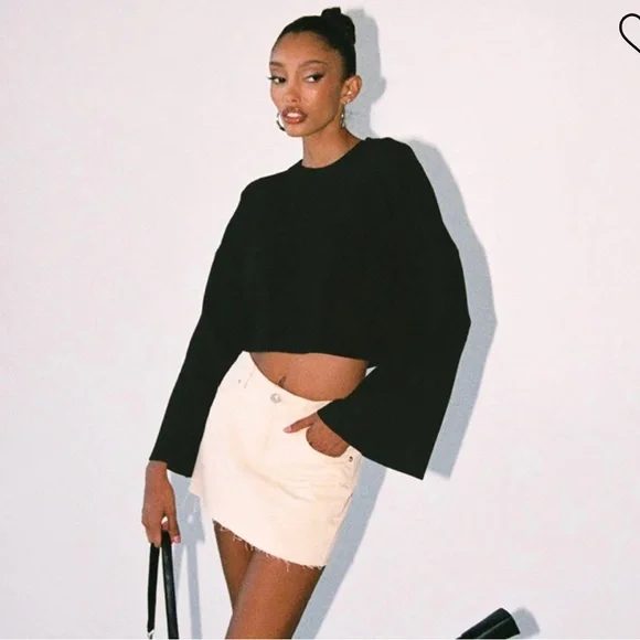 GIRL SOLDIER CROPPED SWEATER BLACK - Picture 2 of 7